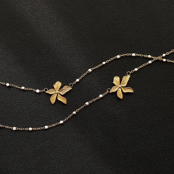 Gold_Flower_Chain_Necklace_For_Women